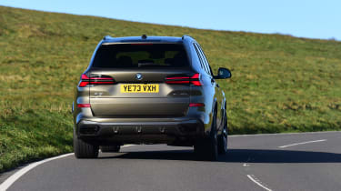 BMW X5 xDrive50e - rear cornering